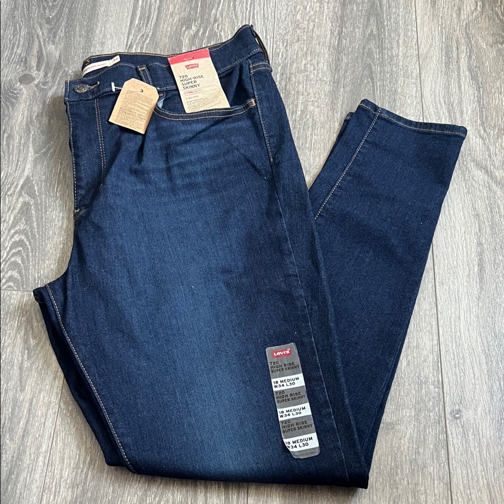 Levi's women’s Deep Indigo Skinny Jeans